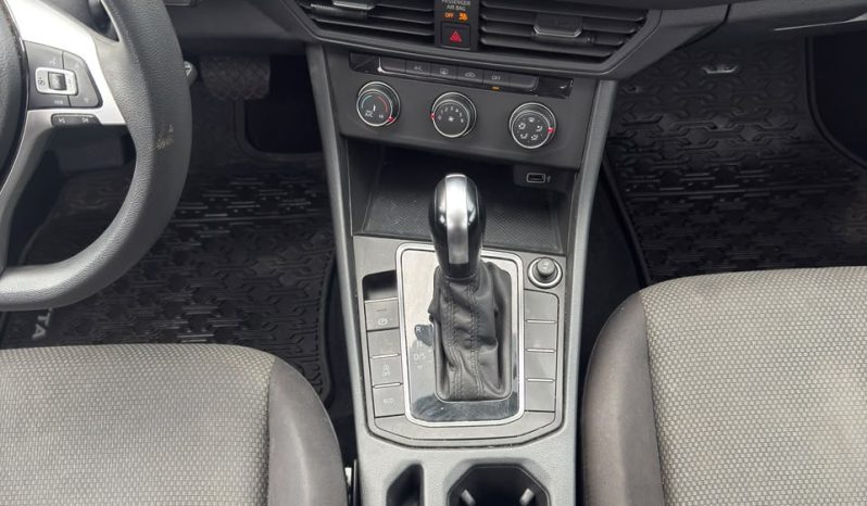 
								Volkswagen Jetta full									