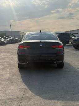 
										Volkswagen Passat full									