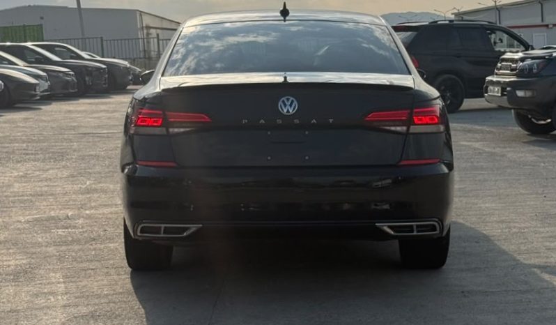 
								Volkswagen Passat full									