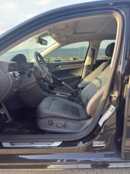 
										Volkswagen Passat full									