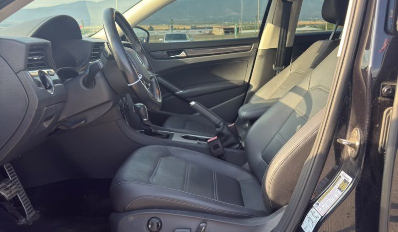 
								Volkswagen Passat full									