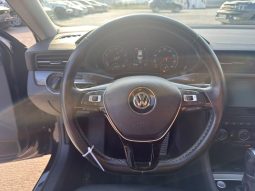 
										Volkswagen Passat full									