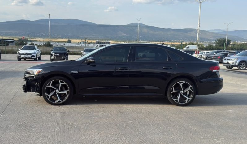 
								Volkswagen Passat full									