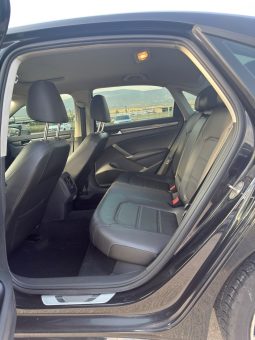 
										Volkswagen Passat full									