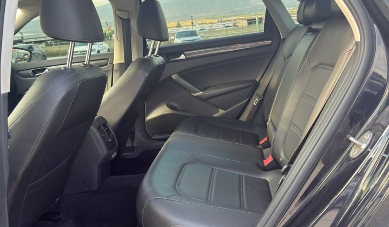 
								Volkswagen Passat full									