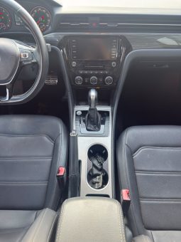 
										Volkswagen Passat full									