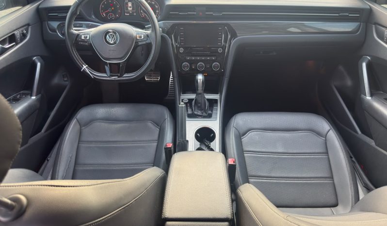 
								Volkswagen Passat full									