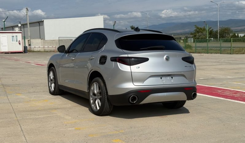 
								Alfa Romeo Stelvio full									