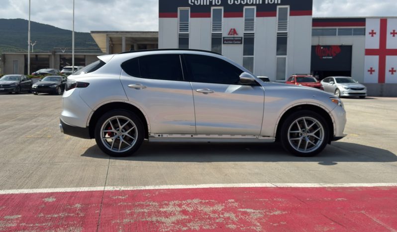 
								Alfa Romeo Stelvio full									