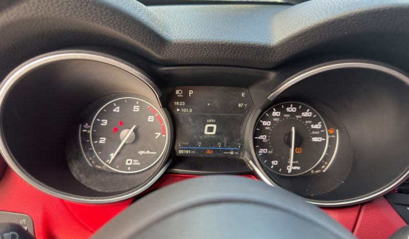 
								Alfa Romeo Stelvio full									