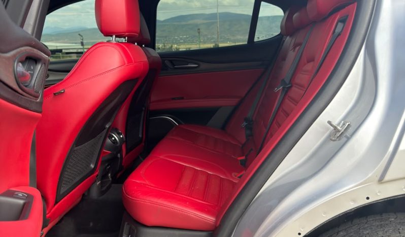 
								Alfa Romeo Stelvio full									