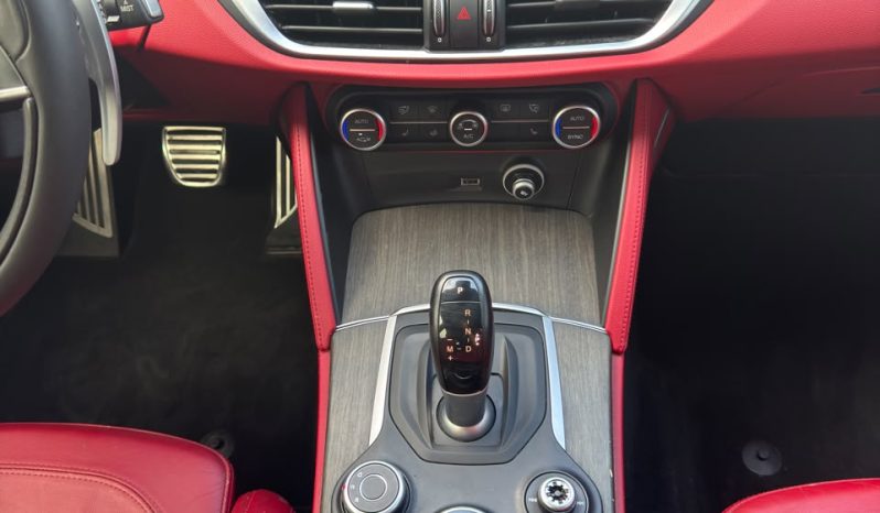
								Alfa Romeo Stelvio full									