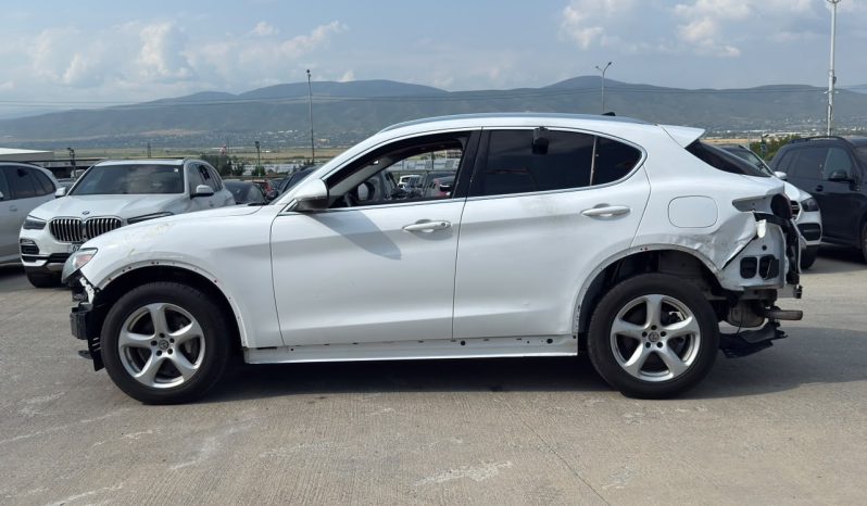 
								Alfa Romeo Stelvio full									