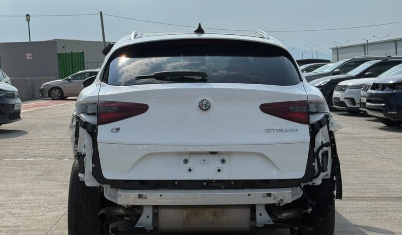 
								Alfa Romeo Stelvio full									