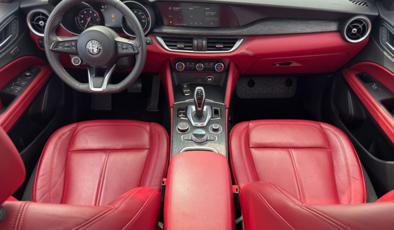 
								Alfa Romeo Stelvio full									