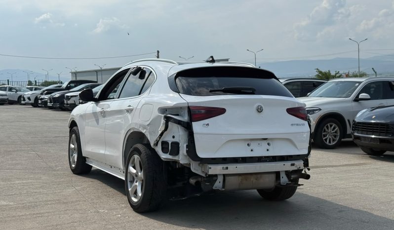 
								Alfa Romeo Stelvio full									