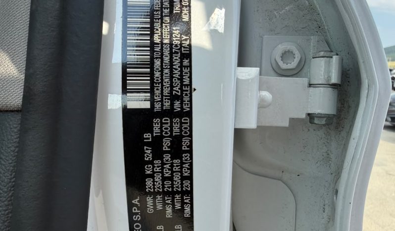 
								Alfa Romeo Stelvio full									