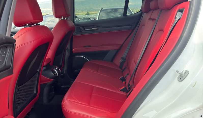 
								Alfa Romeo Stelvio full									