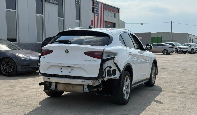 
								Alfa Romeo Stelvio full									