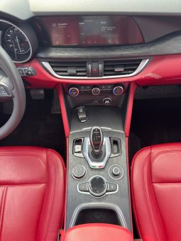 
										Alfa Romeo Stelvio full									