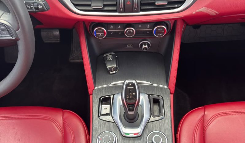 
								Alfa Romeo Stelvio full									