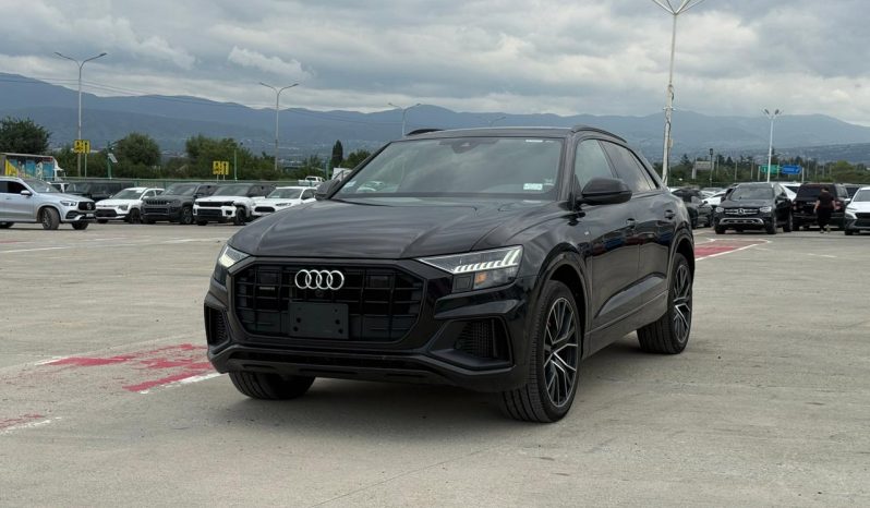 
								Audi Q8 full									