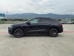 
										Audi Q8 full									