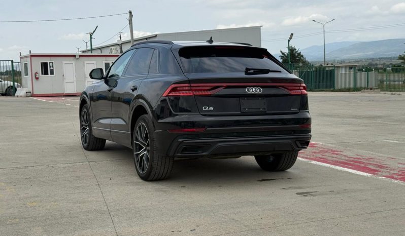 
								Audi Q8 full									