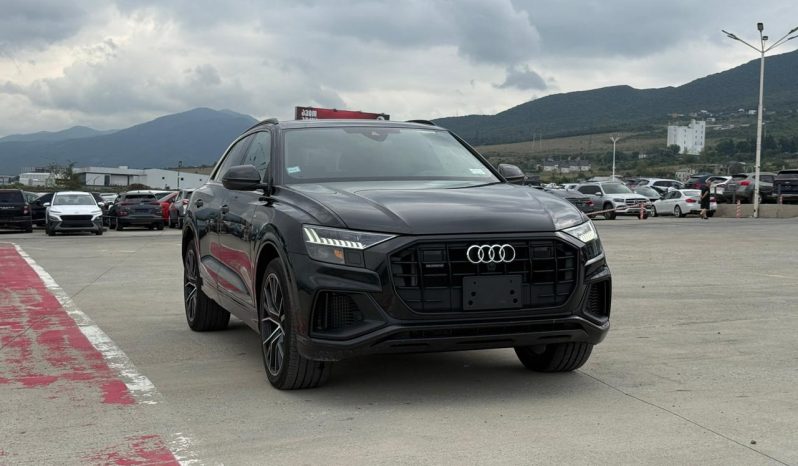 
								Audi Q8 full									