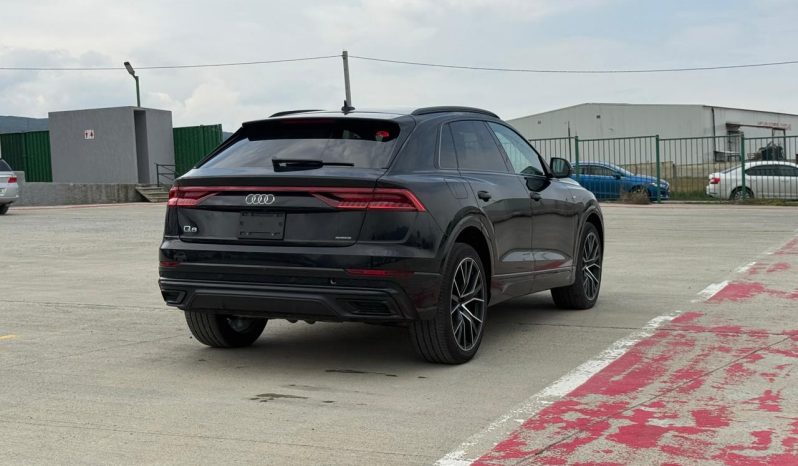 
								Audi Q8 full									