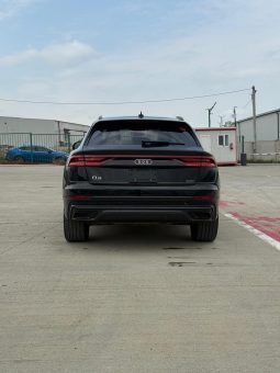 
										Audi Q8 full									