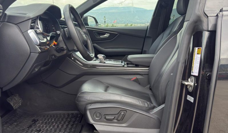 
								Audi Q8 full									