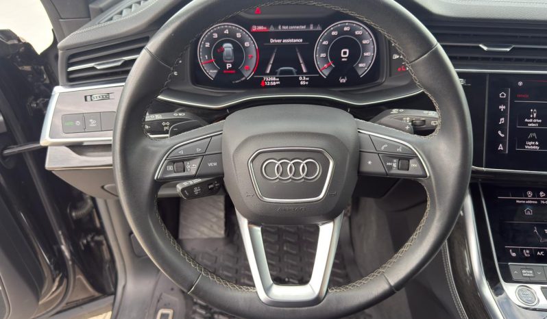 
								Audi Q8 full									
