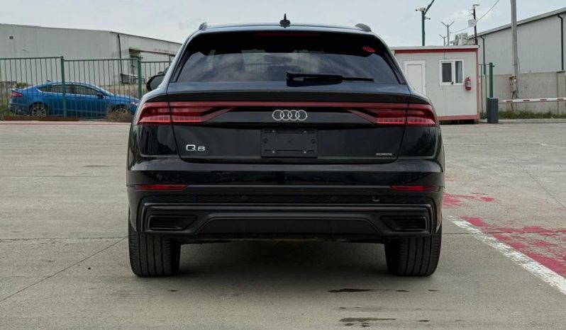
								Audi Q8 full									