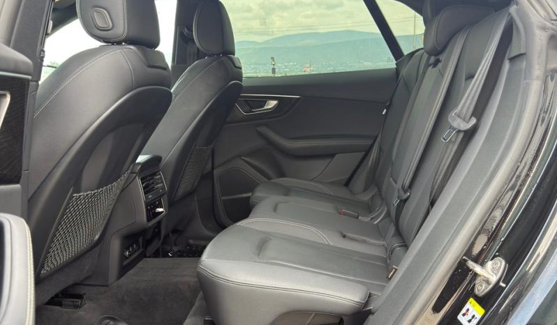
								Audi Q8 full									