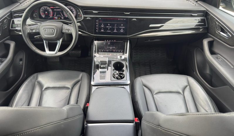 
								Audi Q8 full									