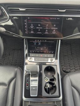 
										Audi Q8 full									
