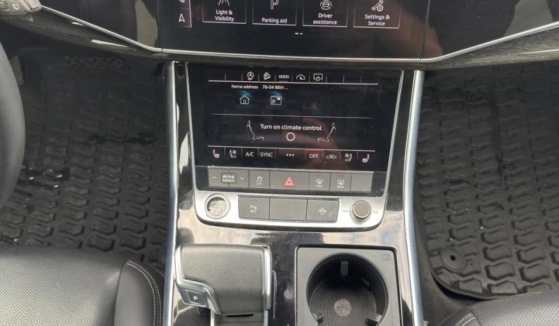 
								Audi Q8 full									