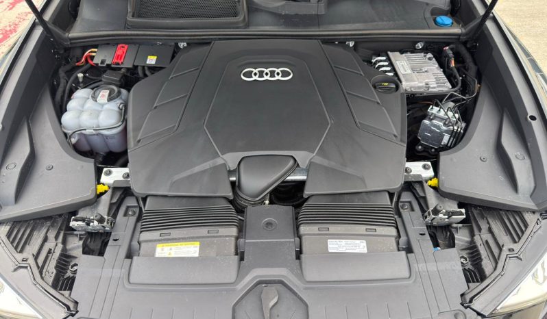 
								Audi Q8 full									