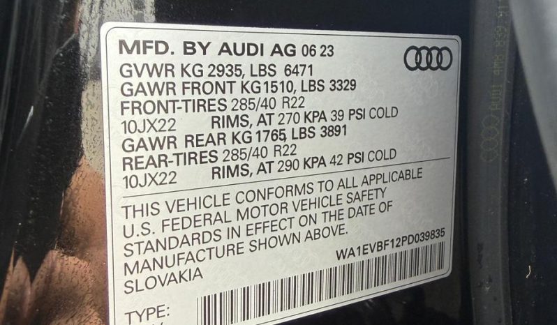 
								Audi Q8 full									