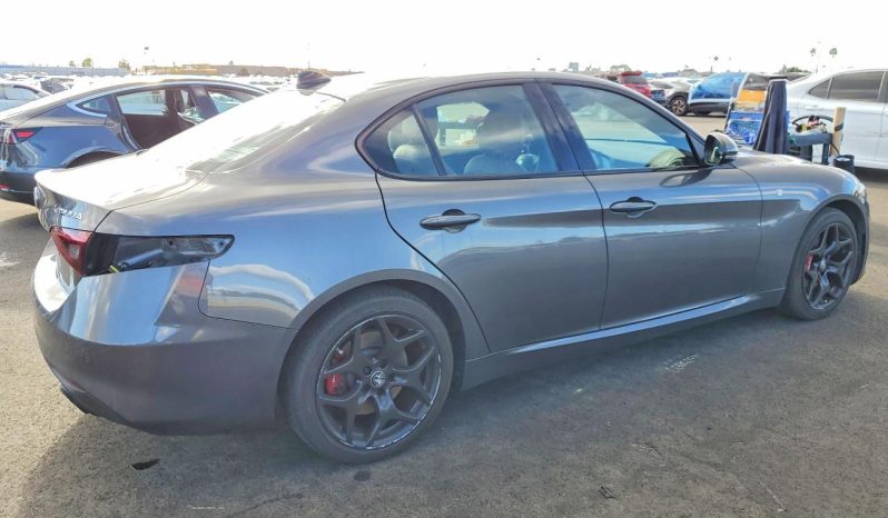 
								Alfa Romeo Giulia full									