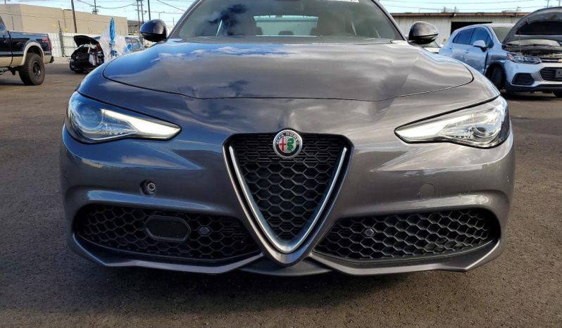 
								Alfa Romeo Giulia full									