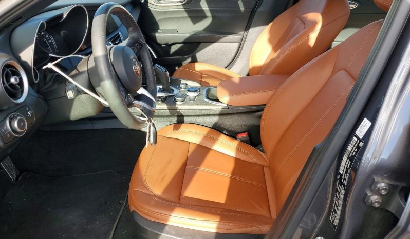 
								Alfa Romeo Giulia full									