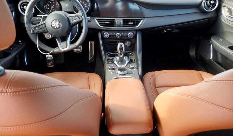 
								Alfa Romeo Giulia full									