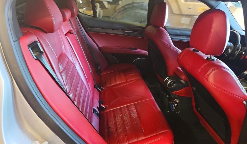 
								Alfa Romeo Stelvio full									