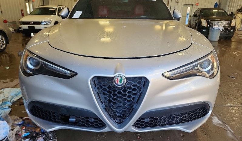 
								Alfa Romeo Stelvio full									