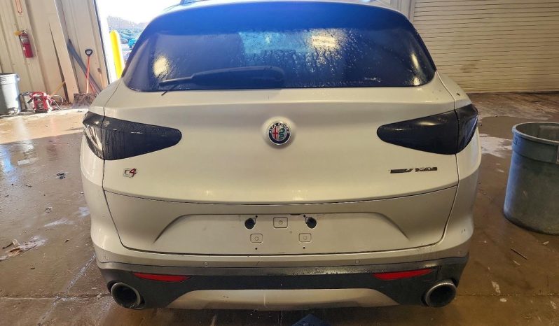 
								Alfa Romeo Stelvio full									