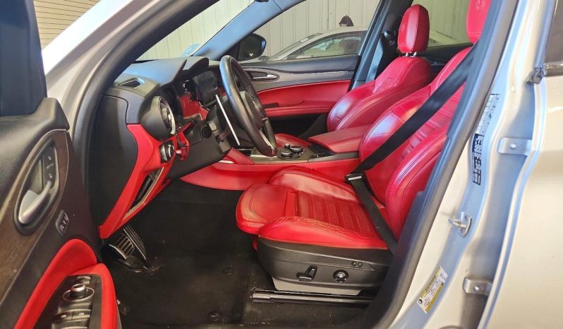 
								Alfa Romeo Stelvio full									