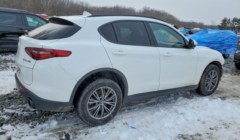 
								2022 Alfa Romeo Stelvio full									
