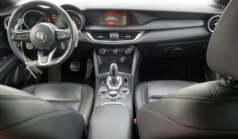 
								2022 Alfa Romeo Stelvio full									